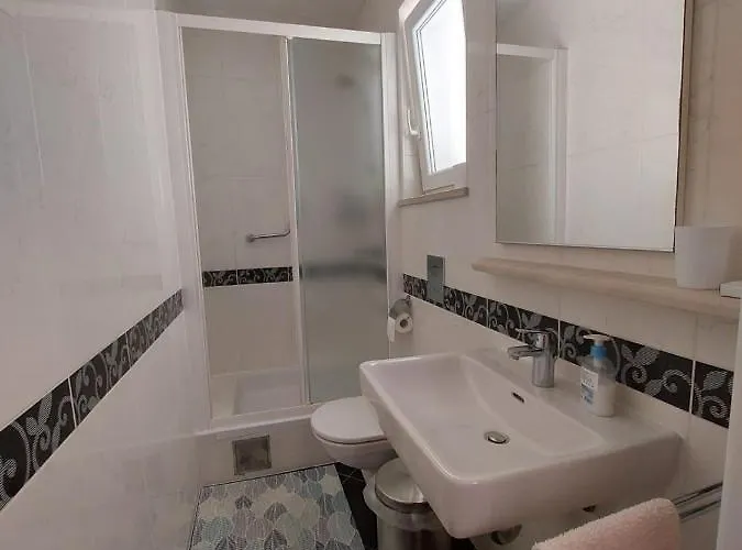 Diana Gostinjska kuća 3*