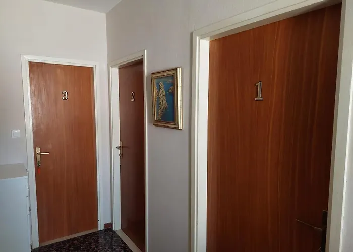 Diana Gostinjska kuća 3*